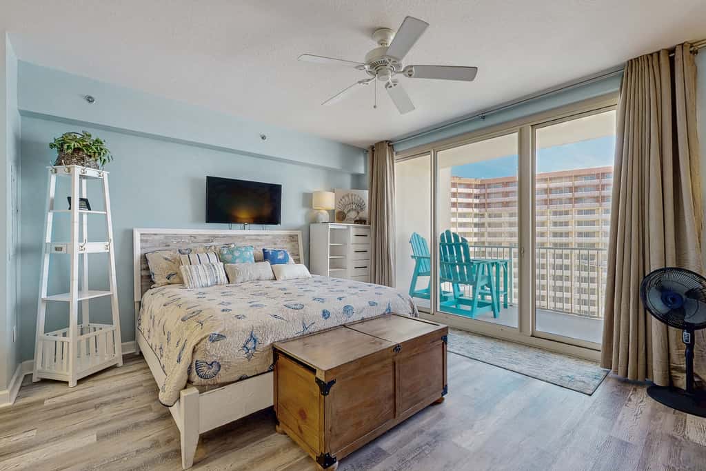 Cozy coastal studio with shared pool, beach access and close to everything