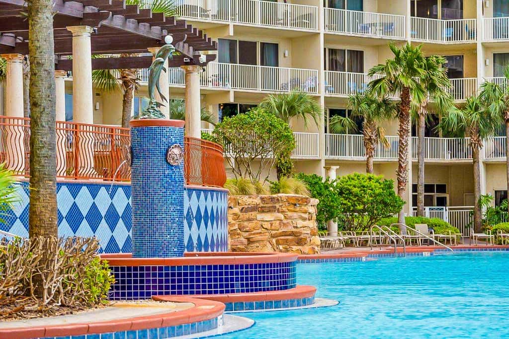 Cozy coastal studio with shared pool, beach access and close to everything
