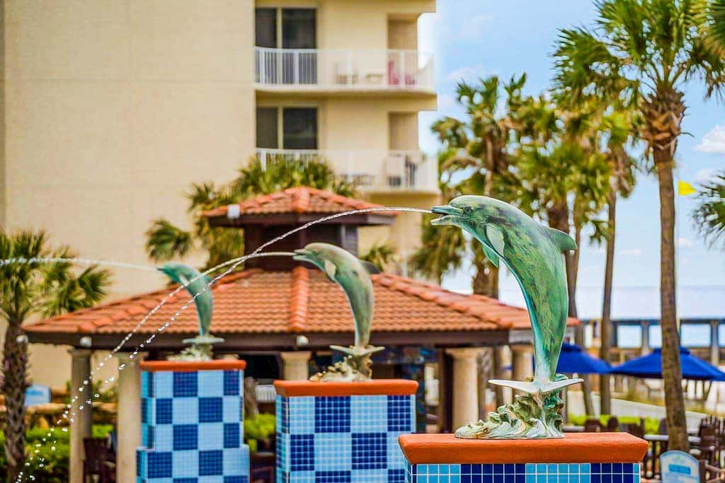Cozy coastal studio with shared pool, beach access and close to everything