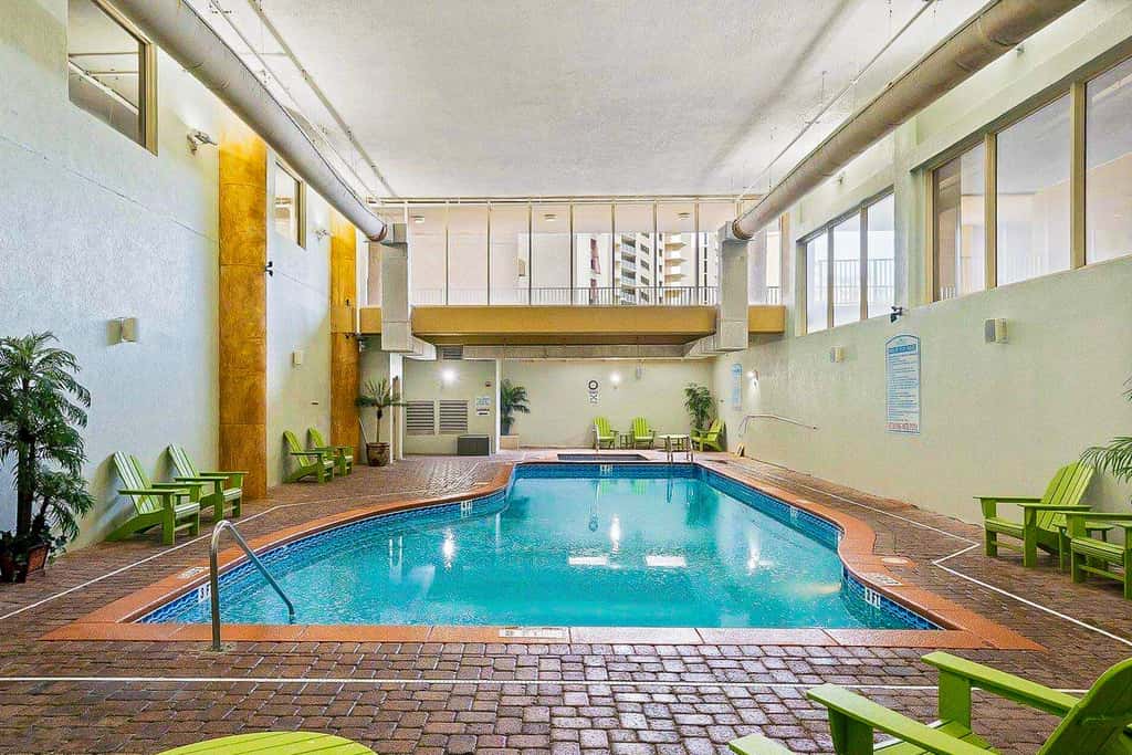 Cozy coastal studio with shared pool, beach access and close to everything