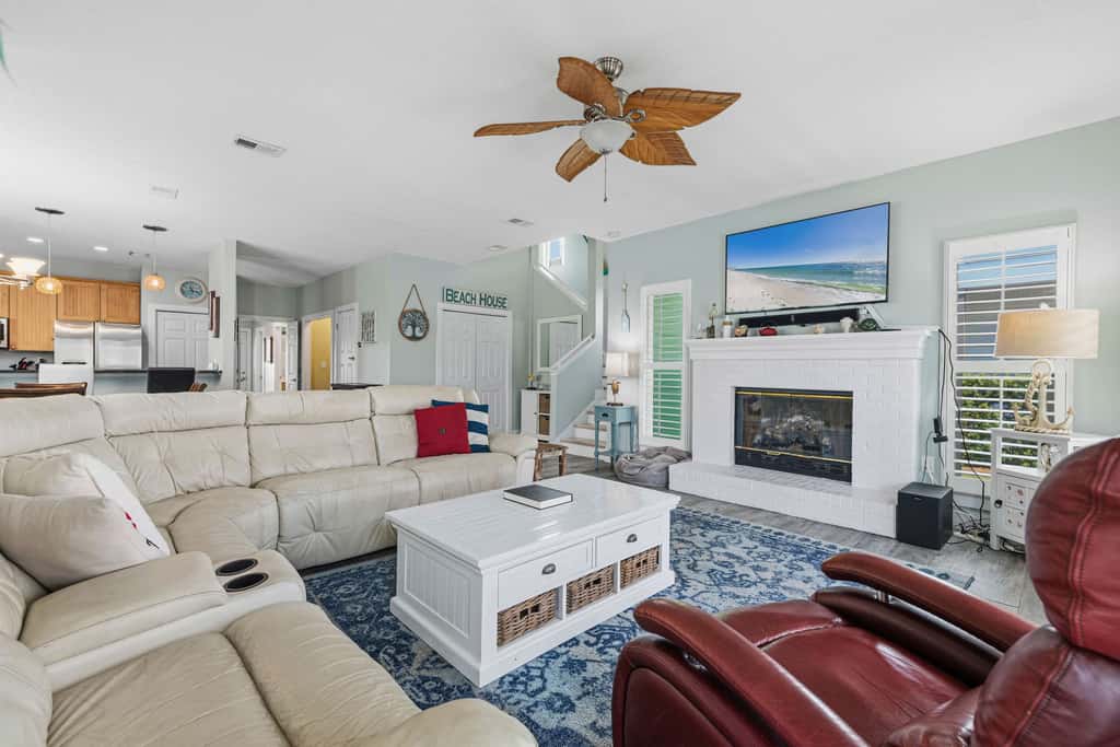 Gorgeous dog-friendly home with private pool & close to everything