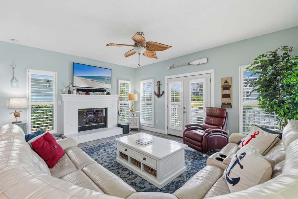 Gorgeous dog-friendly home with private pool & close to everything