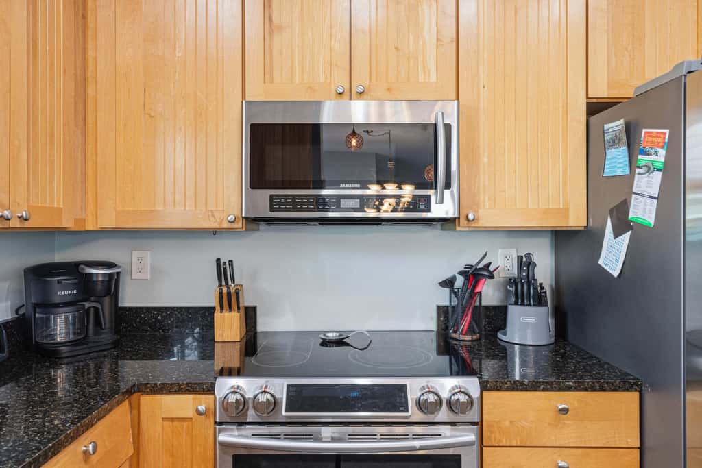 Gorgeous dog-friendly home with private pool & close to everything