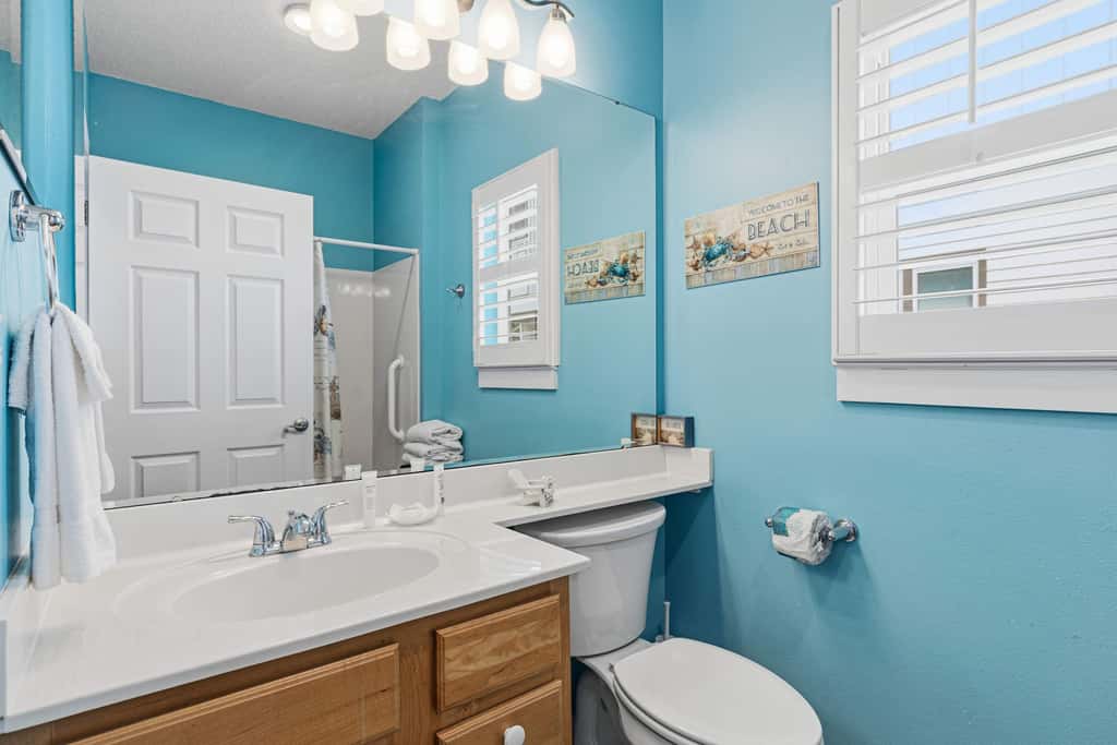 Gorgeous dog-friendly home with private pool & close to everything