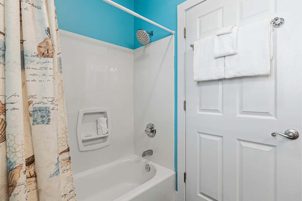 Gorgeous dog-friendly home with private pool & close to everything