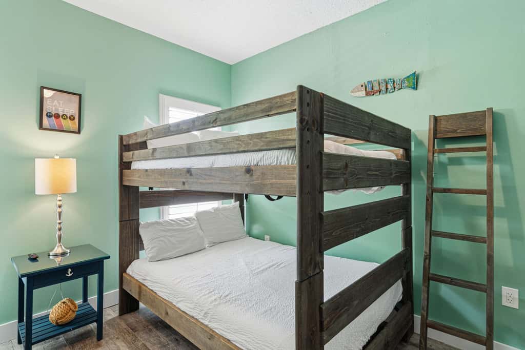 Gorgeous dog-friendly home with private pool & close to everything