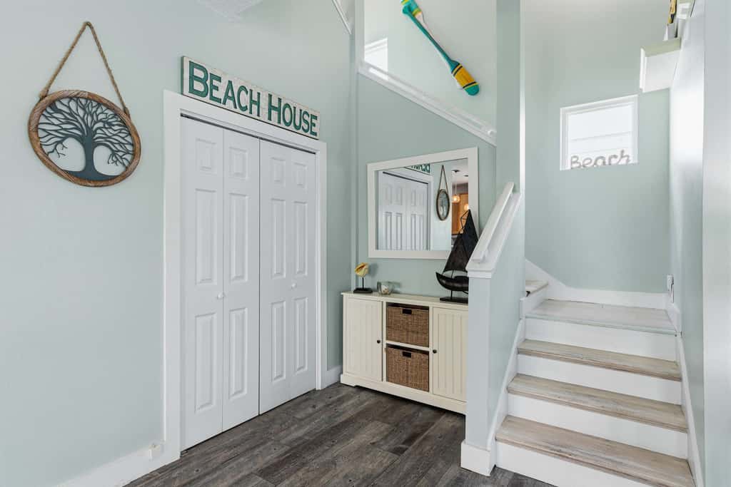 Gorgeous dog-friendly home with private pool & close to everything