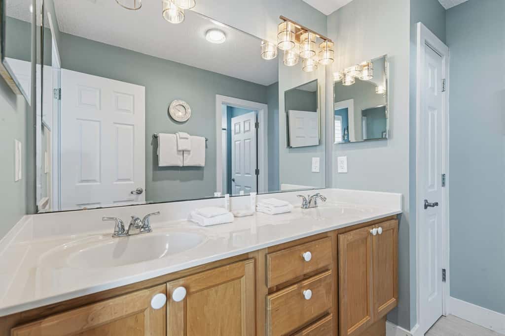 Gorgeous dog-friendly home with private pool & close to everything