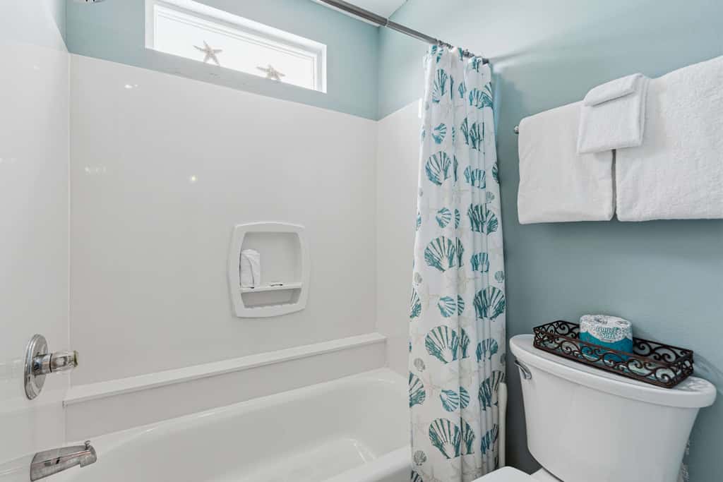 Gorgeous dog-friendly home with private pool & close to everything