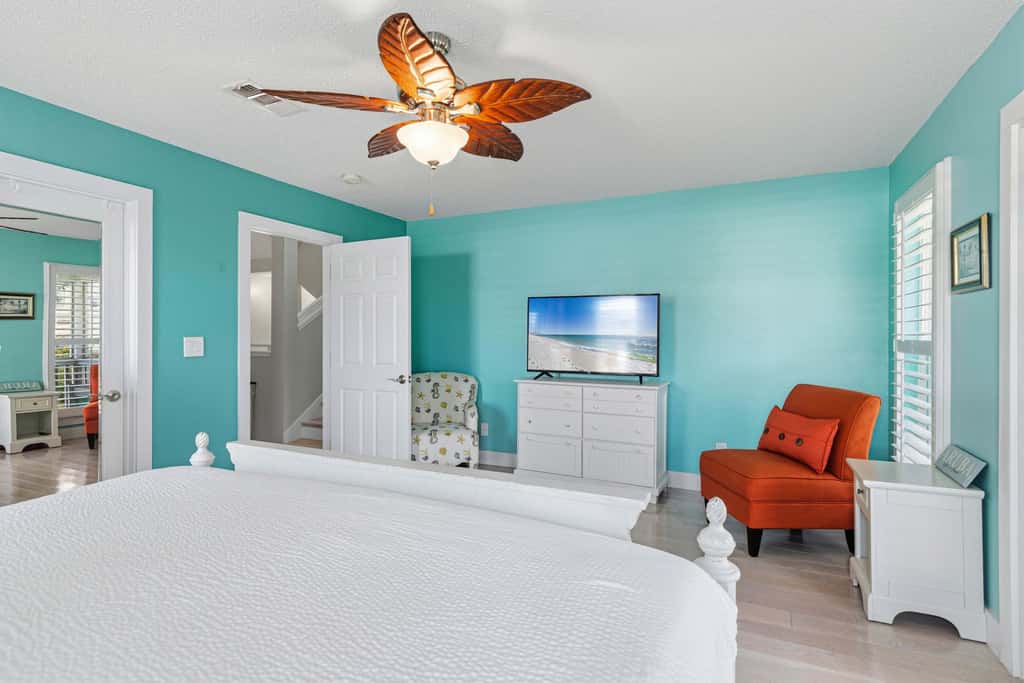 Gorgeous dog-friendly home with private pool & close to everything