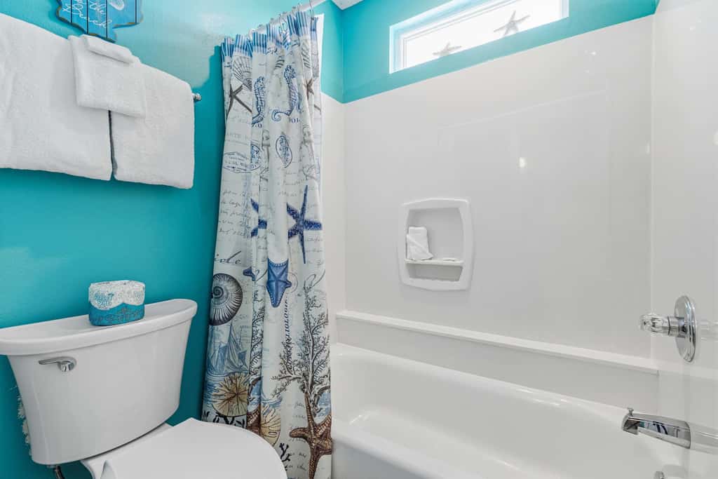Gorgeous dog-friendly home with private pool & close to everything