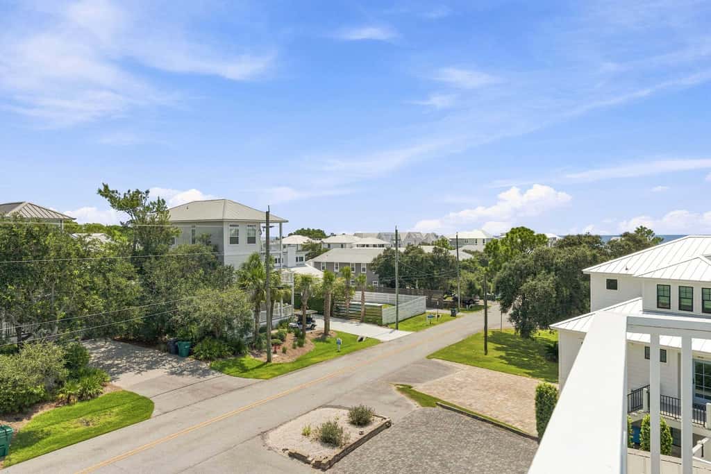 Gorgeous dog-friendly home with private pool & close to everything