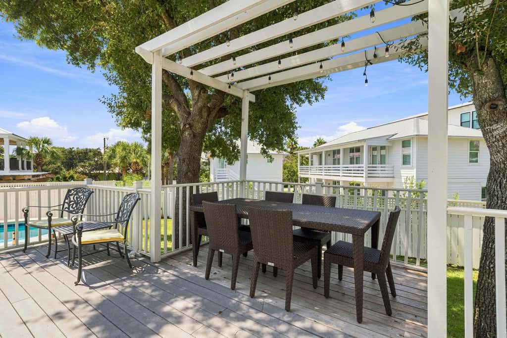 Gorgeous dog-friendly home with private pool & close to everything