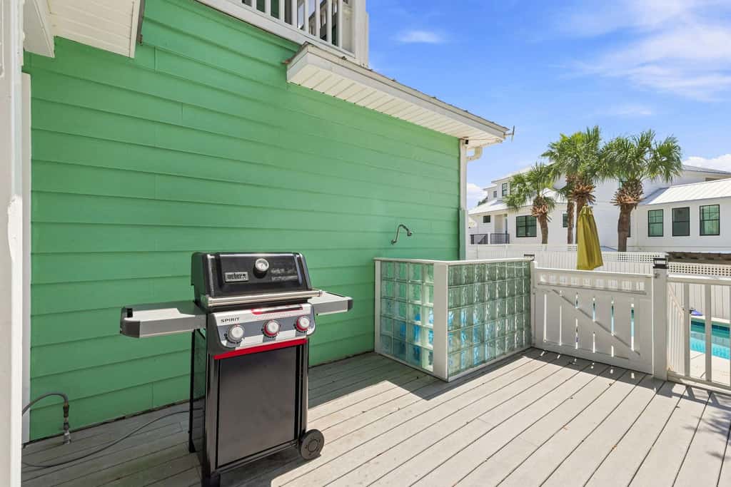 Gorgeous dog-friendly home with private pool & close to everything