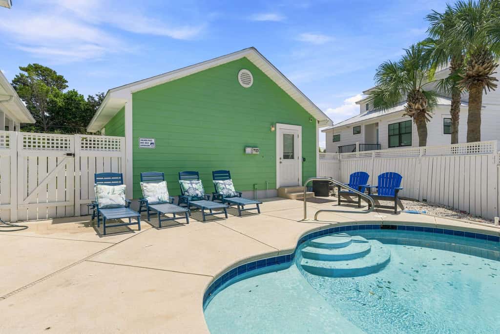 Gorgeous dog-friendly home with private pool & close to everything