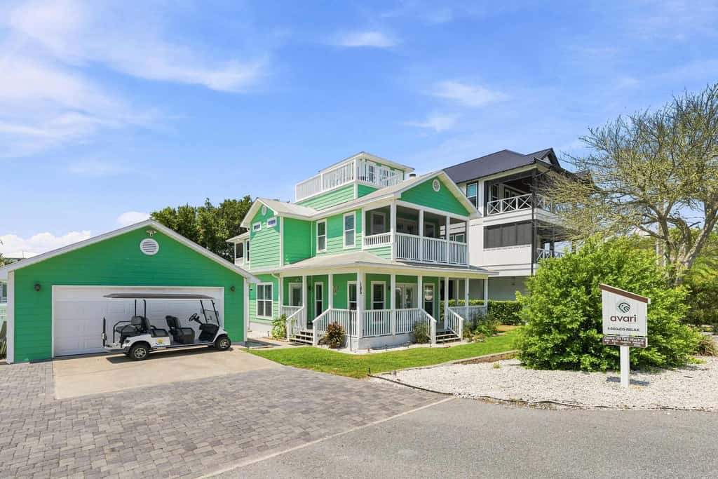 Gorgeous dog-friendly home with private pool & close to everything
