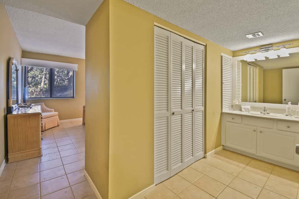 2108 Beach Wood