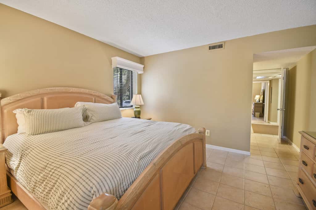 2108 Beach Wood