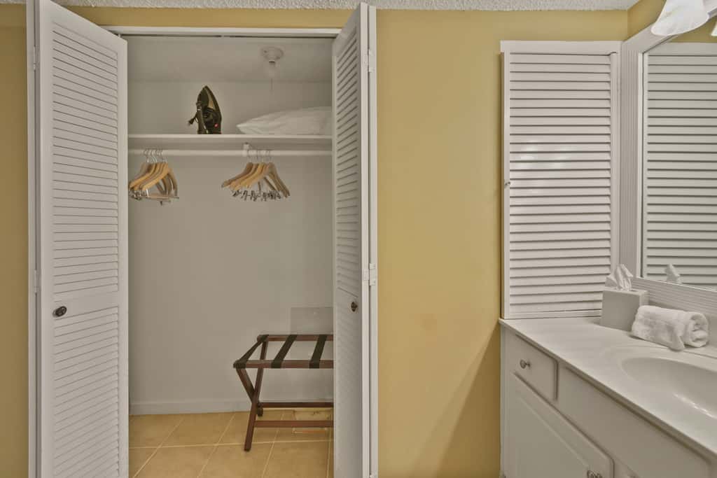 2108 Beach Wood