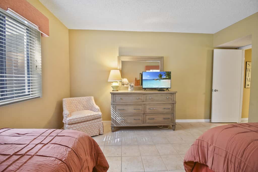 2108 Beach Wood