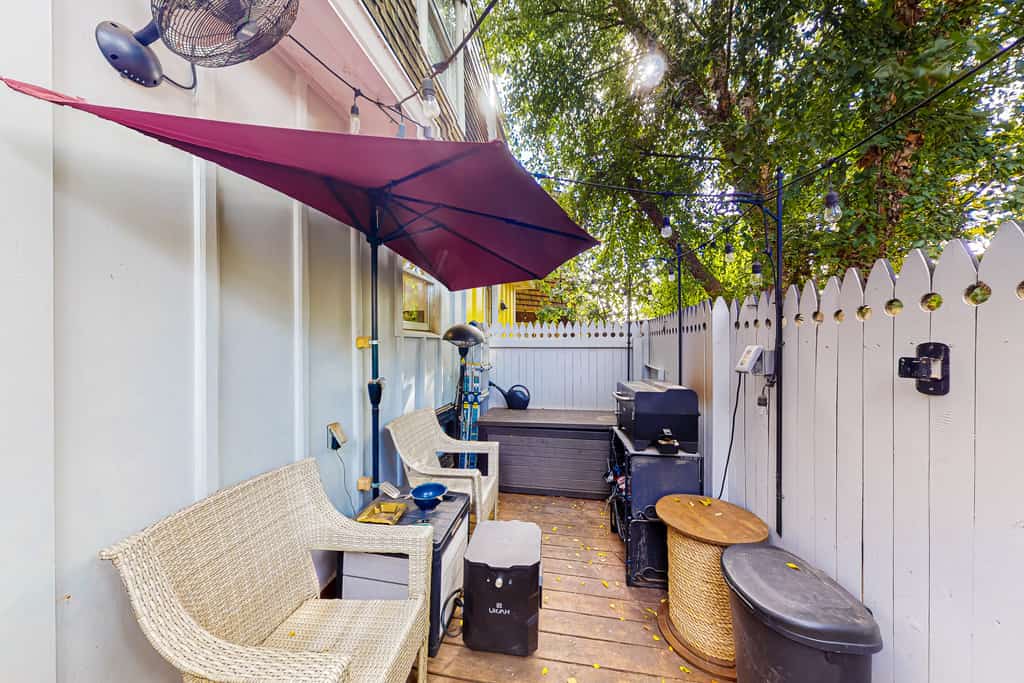 Gorgeous & bright retreat with patio, firepit, W/D, & stunning rooftop views
