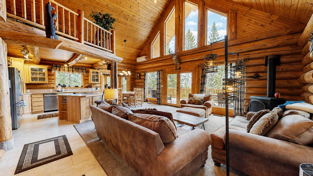 Lake View Cascade Cabin, Fire Pit, AC, Pool Table