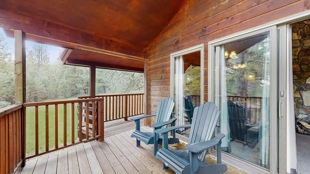 A true mountain cabin tucked in the trees just 3 miles from downtown Cascade and near Lake Cascade. With two separate living rooms, a wraparound deck, and warm wood interiors throughout, this home offers a comfortable and classic mountain stay with space to gather and unwind.