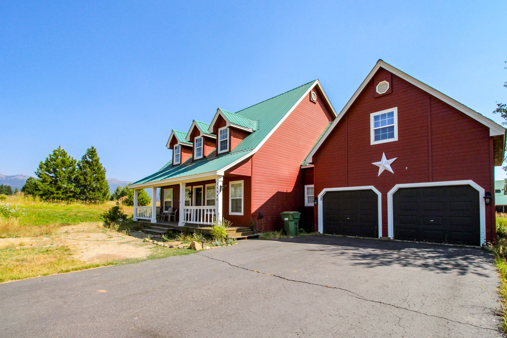 Country McCall Retreat Deck & Mountain Views