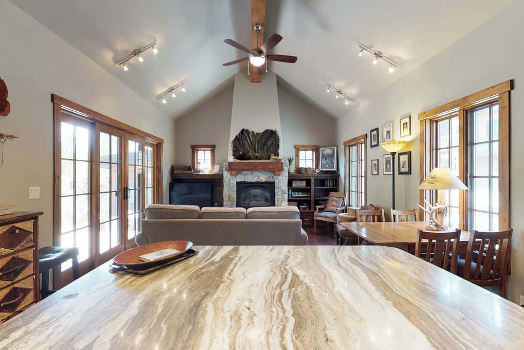 Tamarack Ski-In/Out Cottage, Fire Pit, Sleeps 4