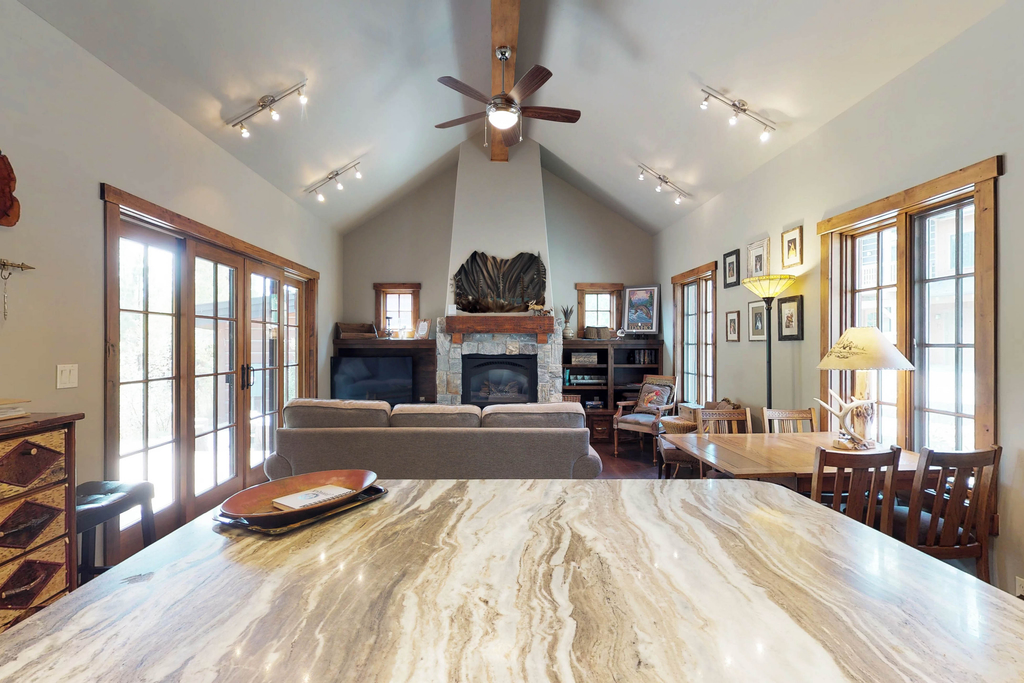 Tamarack Ski-In/Out Cottage, Fire Pit, Sleeps 4