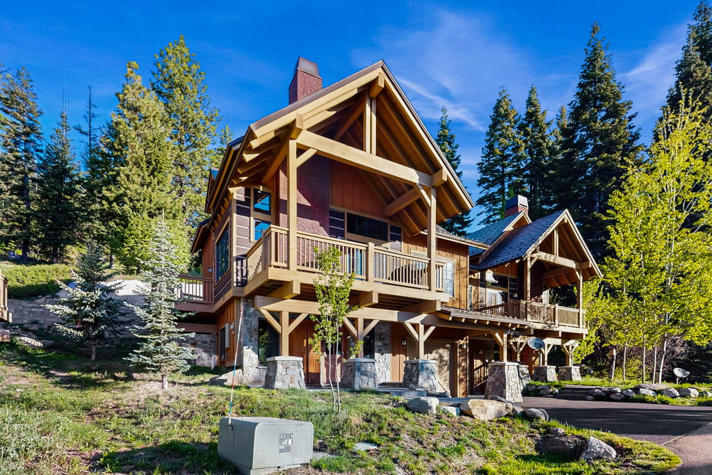Tamarack Ski-In/Out Cabin, Hot Tub, Sleeps 8