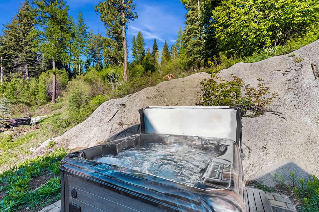 Located at Tamarack Resort, this ski-in/ski-out cabin offers a comfortable mountain stay with space for everyone. With multiple levels, two king suites, and a bunk-style room, it’s a great fit for families or groups. Enjoy easy access to the slopes, a private hot tub, and a warm, modern rustic feel throughout.