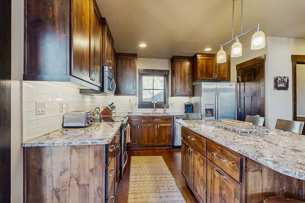 Tamarack Ski-In/Out Cabin, Hot Tub, Sleeps 8