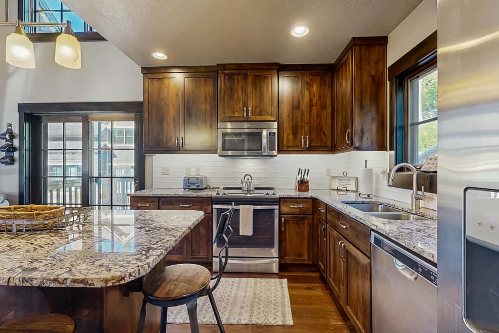 Tamarack Ski-In/Out Cabin, Hot Tub, Sleeps 8
