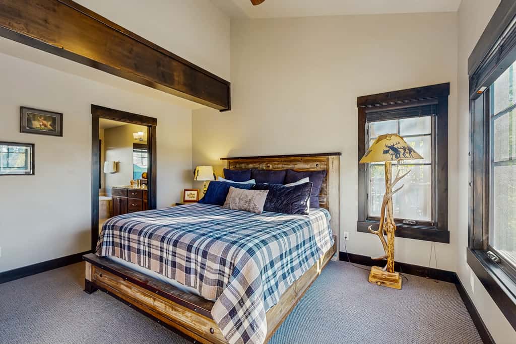 Tamarack Ski-In/Out Cabin, Hot Tub, Sleeps 8