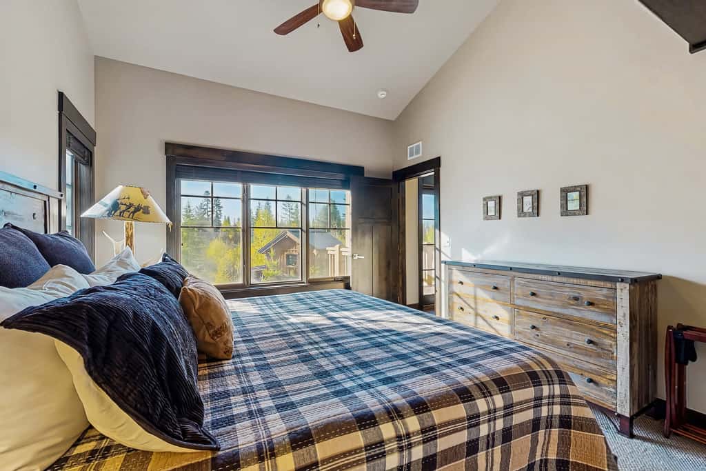 Tamarack Ski-In/Out Cabin, Hot Tub, Sleeps 8