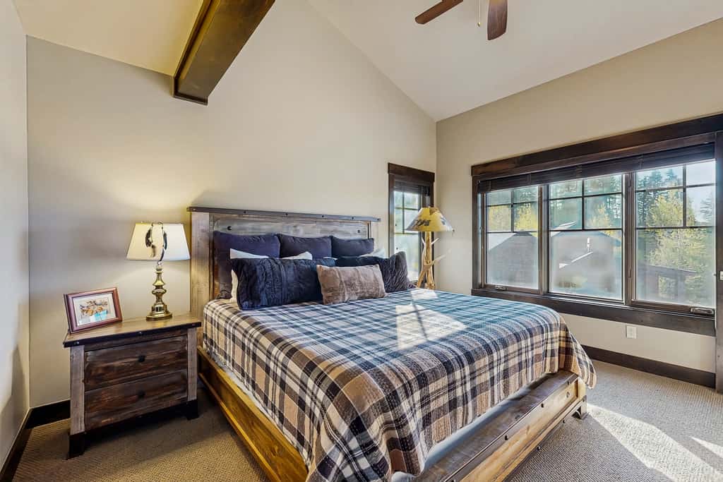 Tamarack Ski-In/Out Cabin, Hot Tub, Sleeps 8