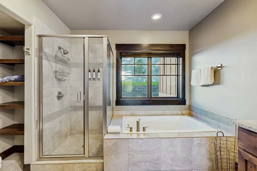 Tamarack Ski-In/Out Cabin, Hot Tub, Sleeps 8