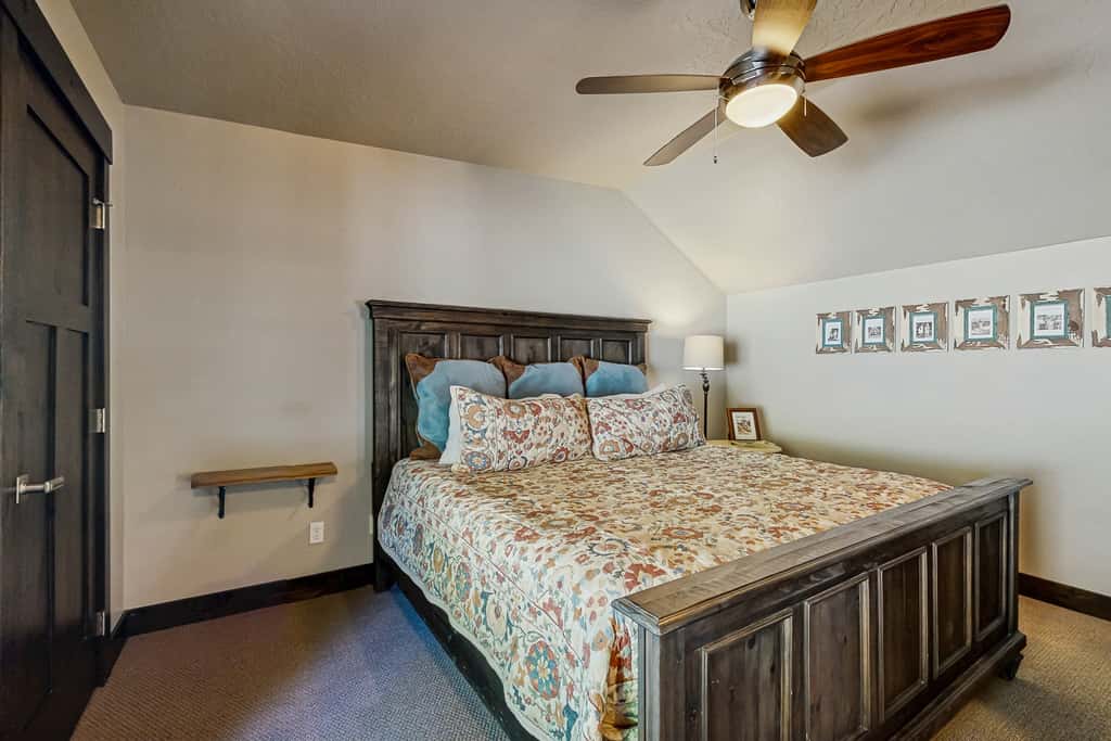 Tamarack Ski-In/Out Cabin, Hot Tub, Sleeps 8