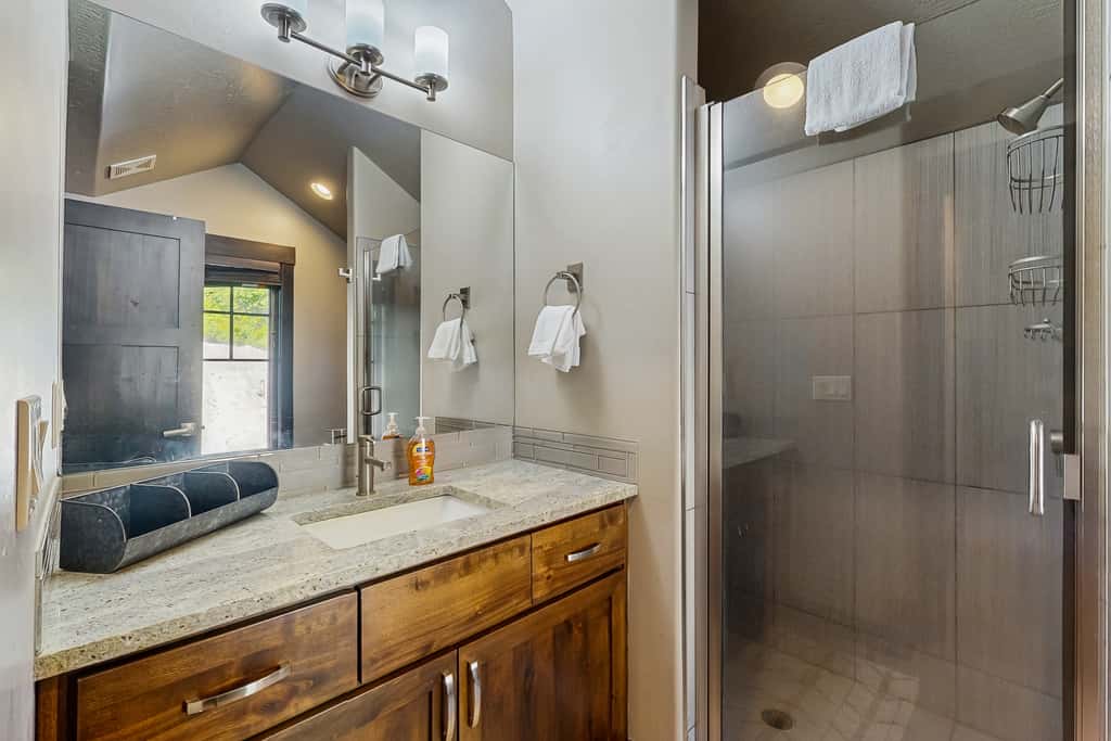 Tamarack Ski-In/Out Cabin, Hot Tub, Sleeps 8
