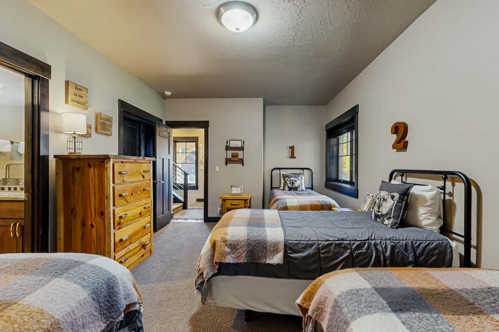 Tamarack Ski-In/Out Cabin, Hot Tub, Sleeps 8