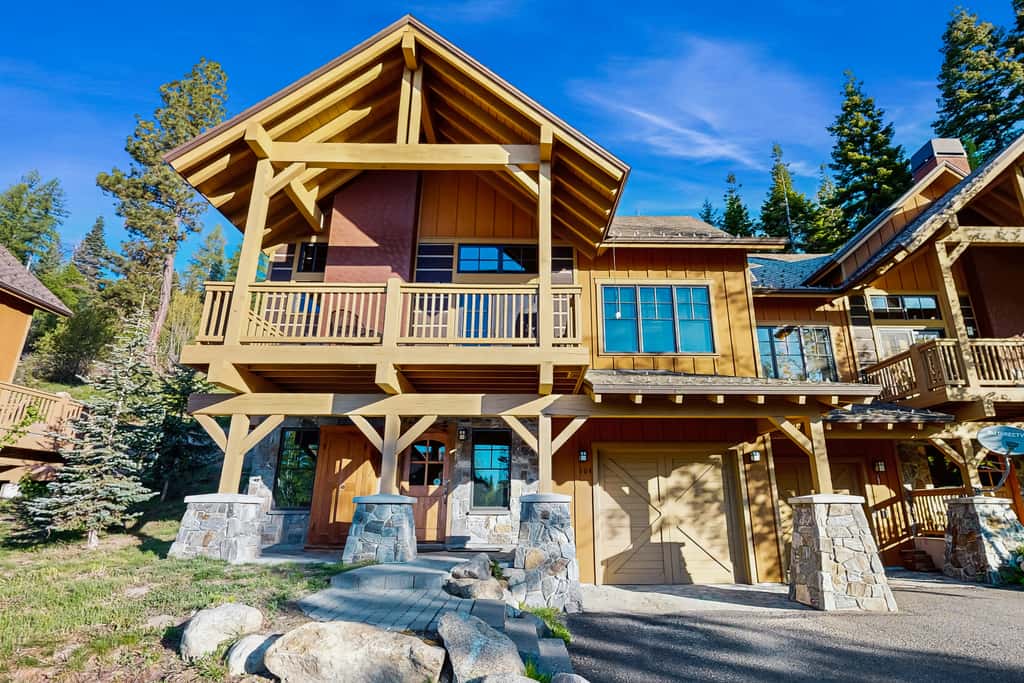 Tamarack Ski-In/Out Cabin, Hot Tub, Sleeps 8