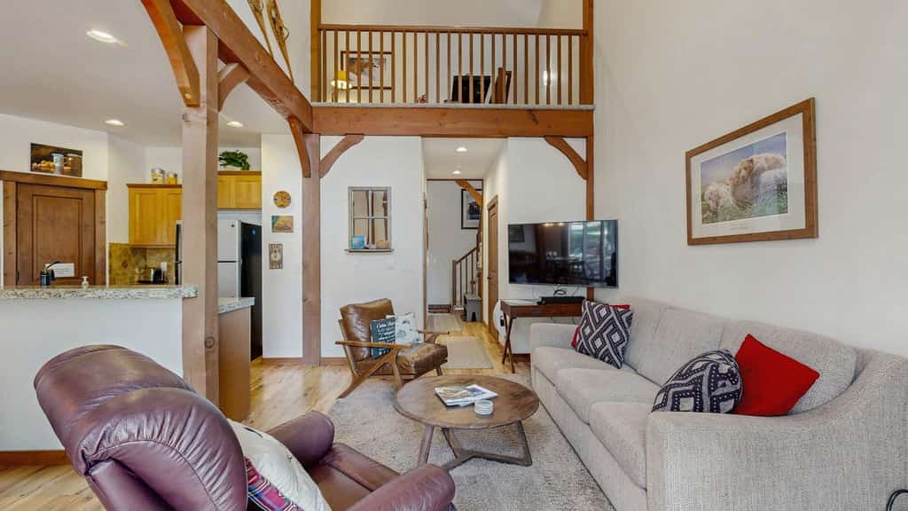 A centrally located golf course retreat overlooking the fourth hole of McCall Golf Club. This cozy home features vaulted ceilings, floor-to-ceiling windows, a private patio with outdoor seating, and a loft workspace. Located just a short drive from downtown McCall, Payette Lake, restaurants, shops, and year-round recreation.
