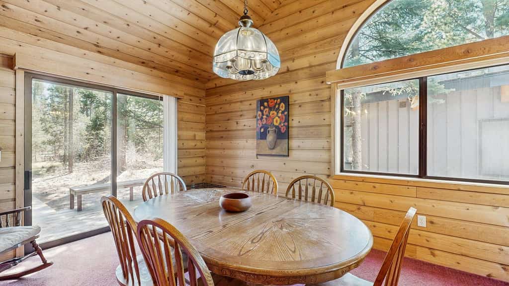 Cozy McCall Cabin Near Ponderosa State Park