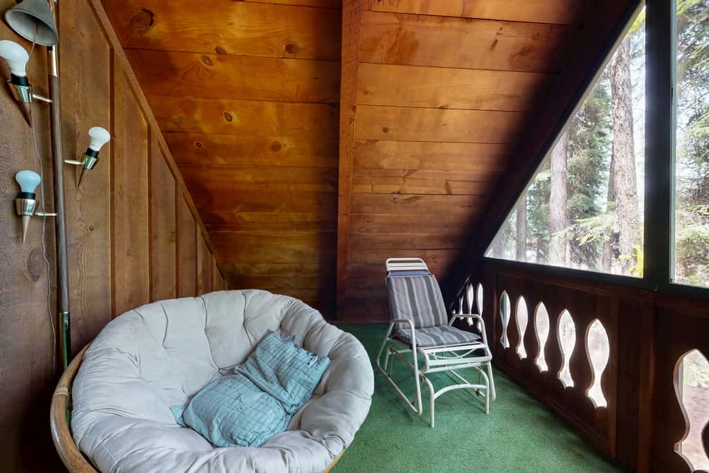 McCall Log Cabin, NearDowntown, Trailer Parking