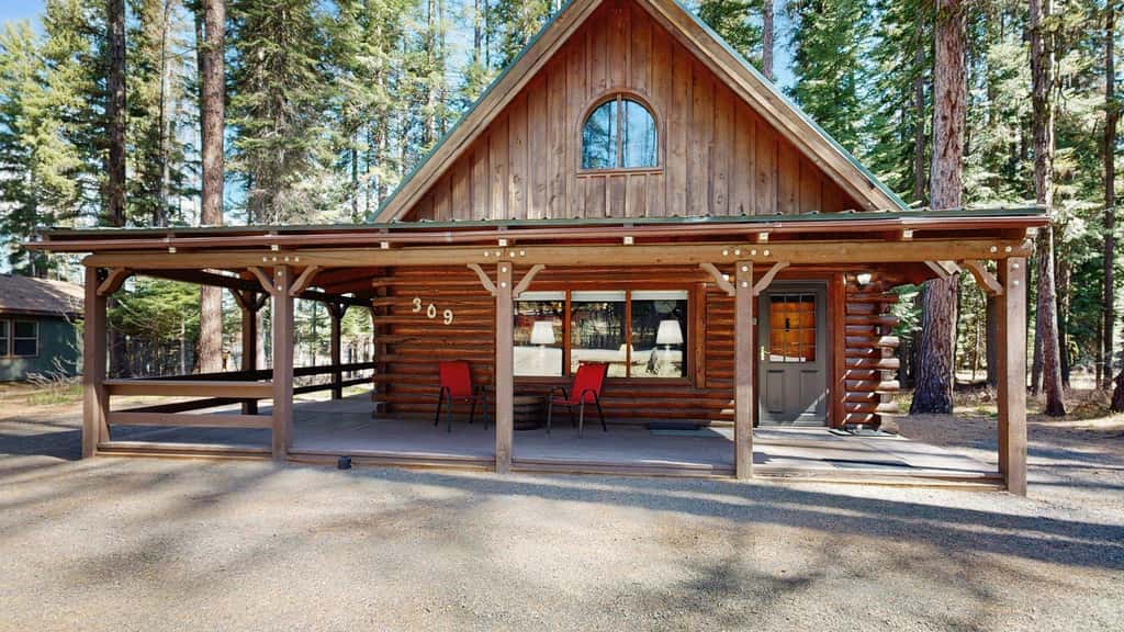 McCall Log Cabin, NearDowntown, Trailer Parking