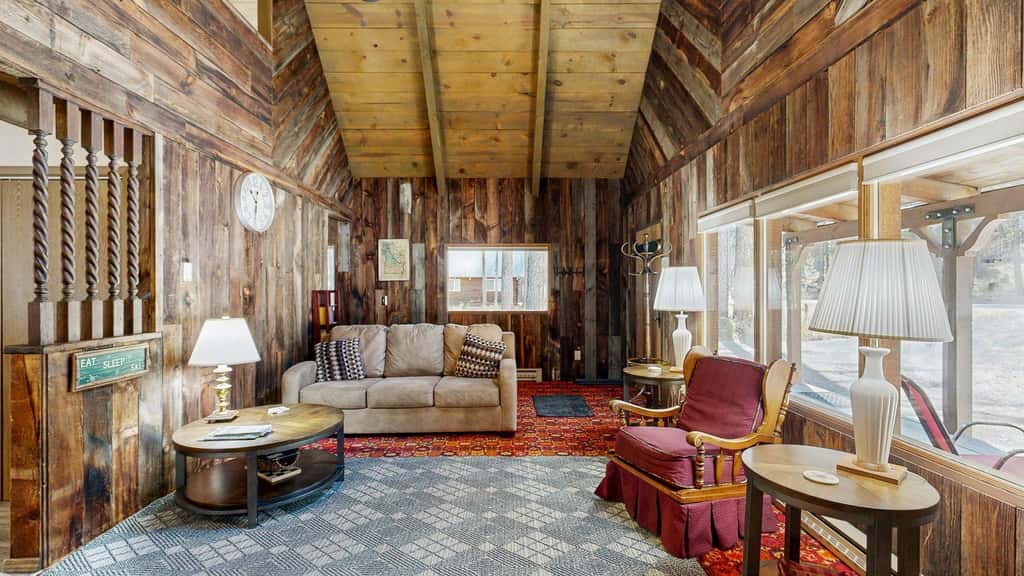 McCall Log Cabin, NearDowntown, Trailer Parking