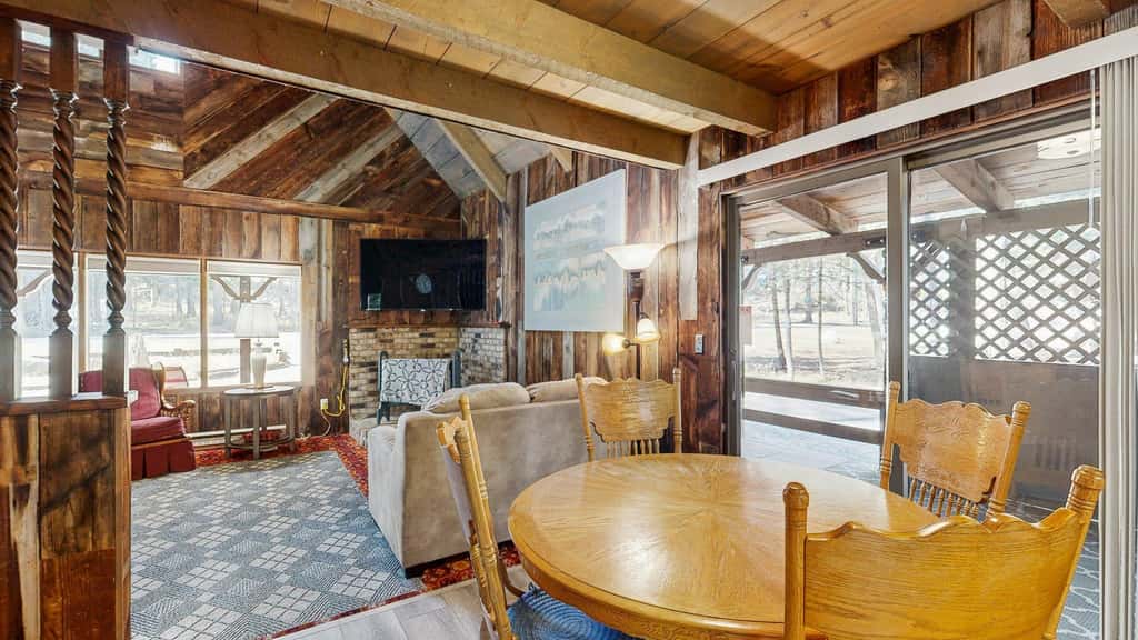 McCall Log Cabin, NearDowntown, Trailer Parking