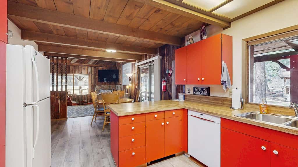 McCall Log Cabin, NearDowntown, Trailer Parking