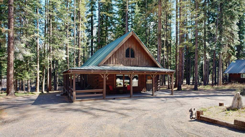 McCall Log Cabin, NearDowntown, Trailer Parking